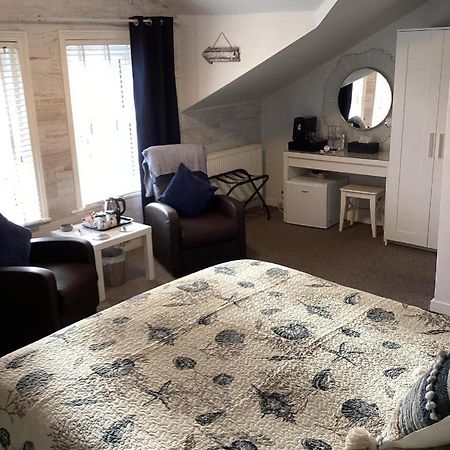 By The Seaside Bed and Breakfast Μπλάκπουλ Εξωτερικό φωτογραφία