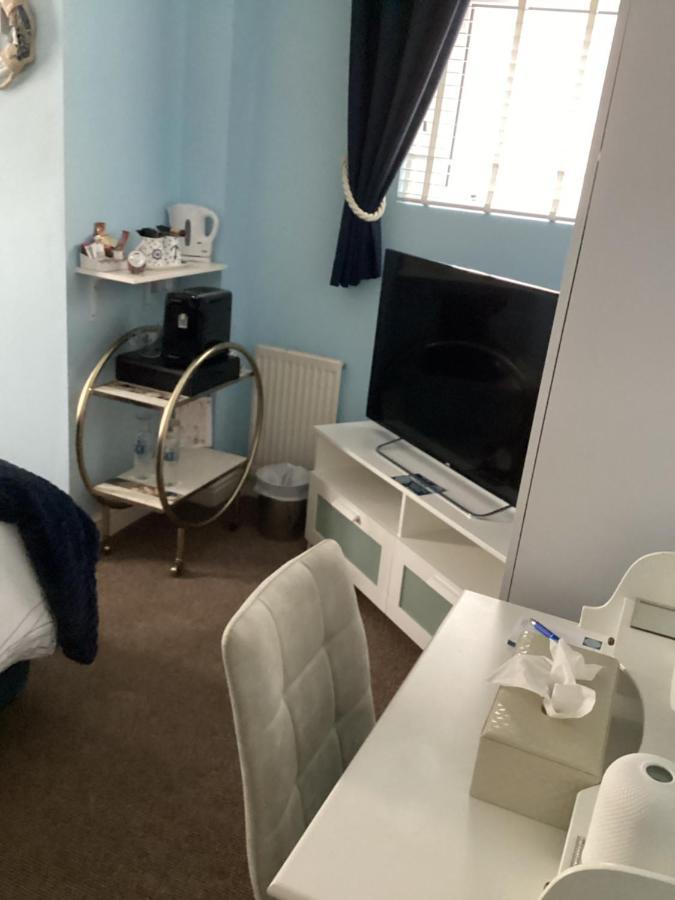 By The Seaside Bed and Breakfast Μπλάκπουλ Εξωτερικό φωτογραφία